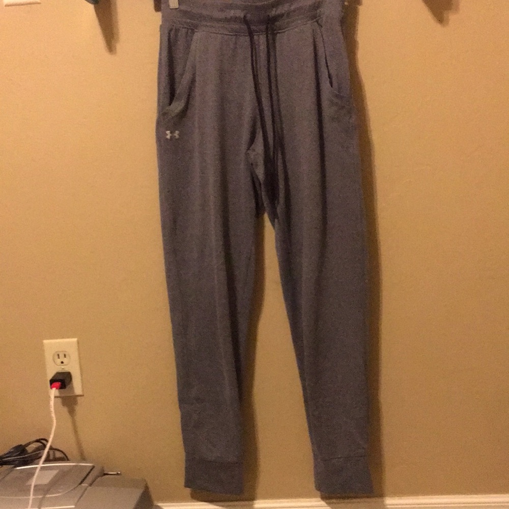 LIKE NEW, UNDER ARMOR, XS, NO TEARS, OR STAINS